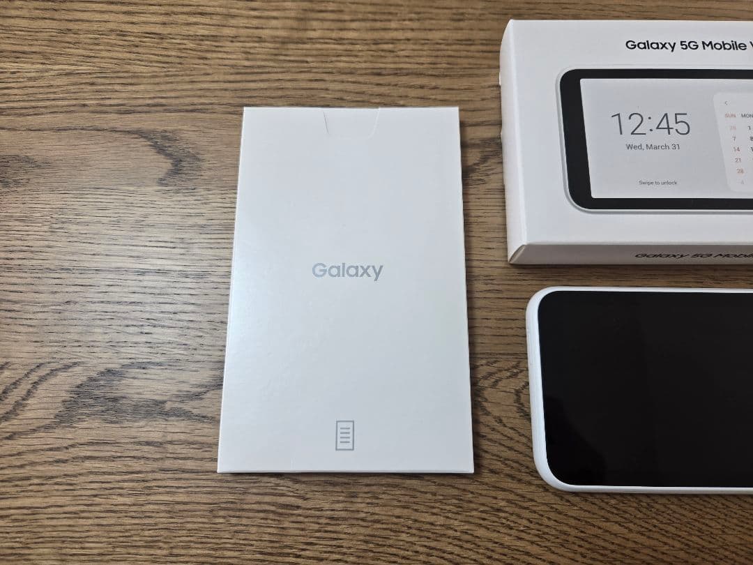 Galaxy 5G Mobile Wi-Fi SCR01 ホワイト