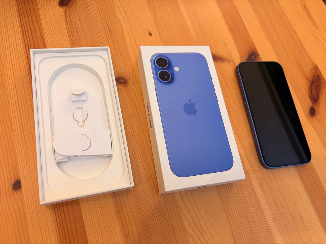 Apple iPhone 16 128GBブルー