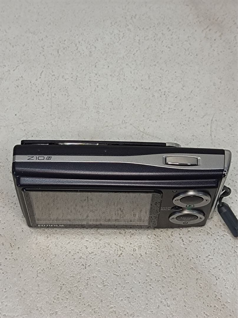 八5645【美品】フジフィルム　デジタルカメラ　Z10fd