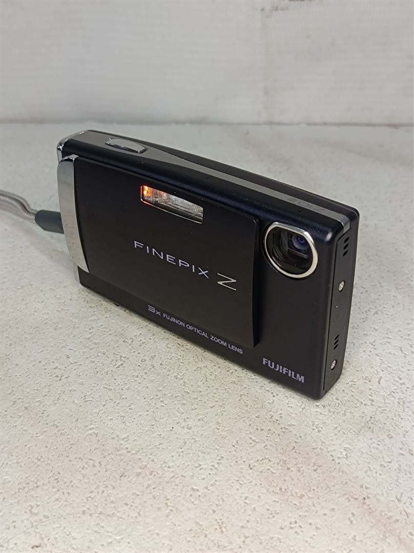 八5645【美品】フジフィルム　デジタルカメラ　Z10fd