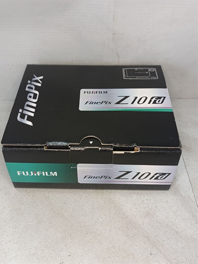 八5645【美品】フジフィルム　デジタルカメラ　Z10fd