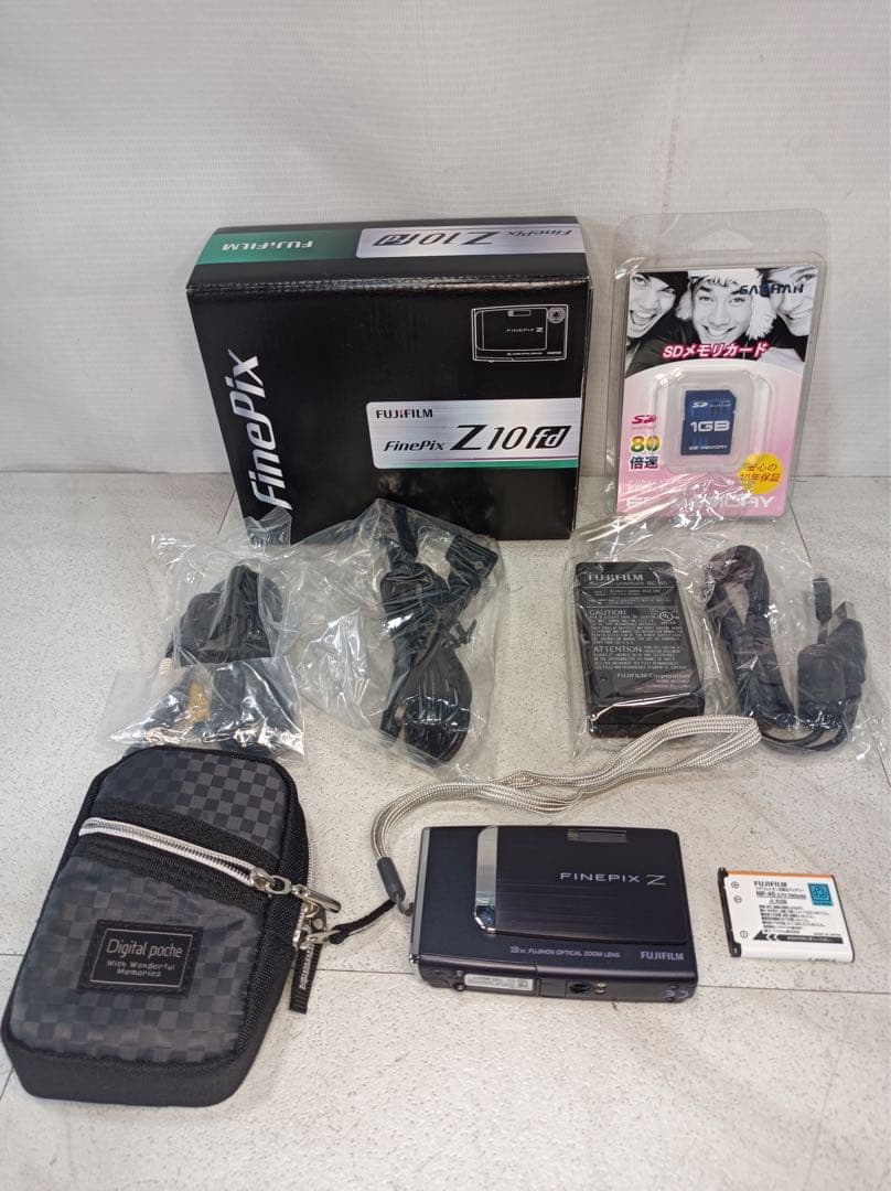八5645【美品】フジフィルム　デジタルカメラ　Z10fd