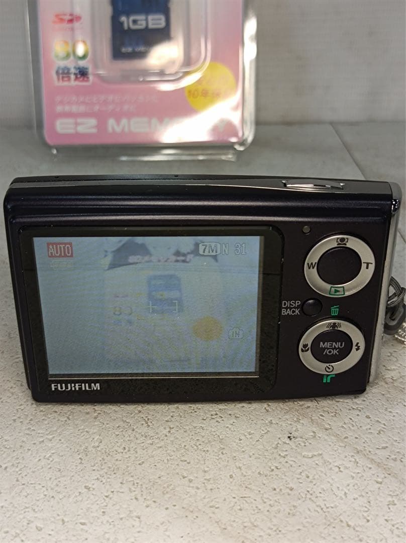 八5645【美品】フジフィルム　デジタルカメラ　Z10fd