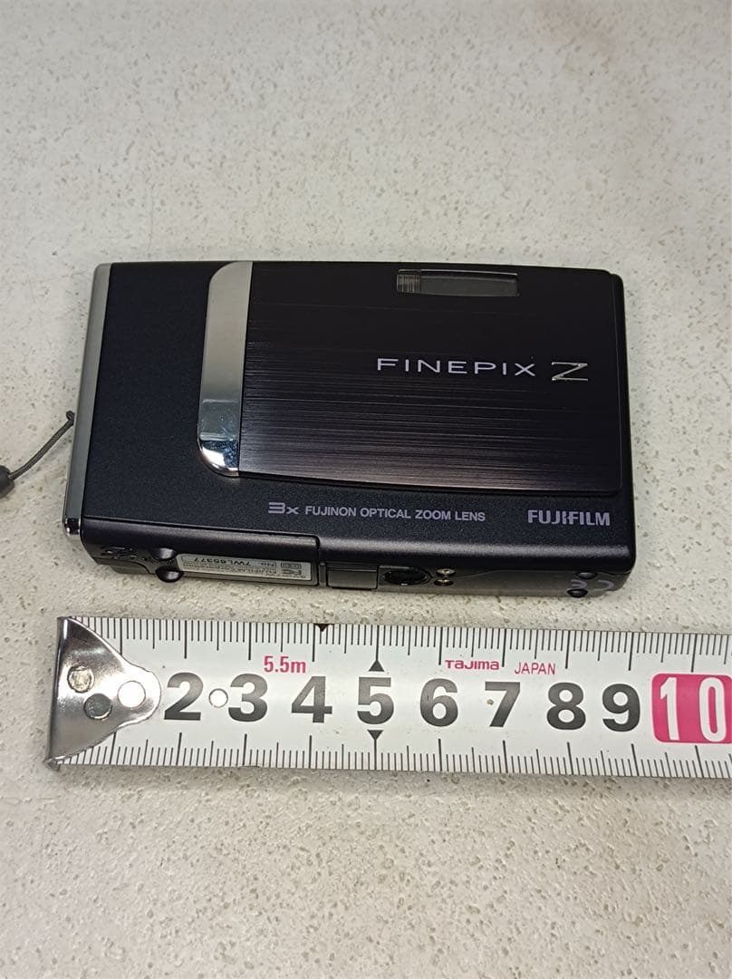 八5645【美品】フジフィルム　デジタルカメラ　Z10fd