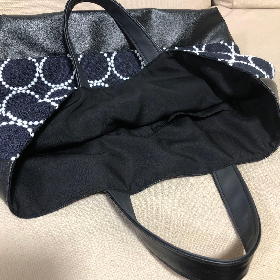 ミナペルホネン　タンバリン　大人気カラー　ネイビー　ホワイト　トートバッグ　合皮