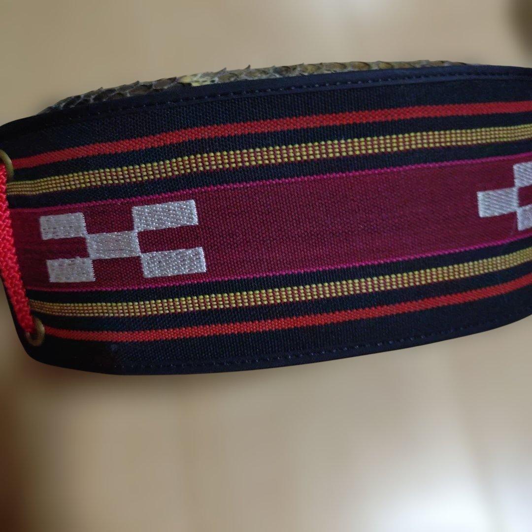 沖縄三線 本蛇皮 強化張 真壁型 爪付 ハードケース付 ウマ（駒） 交換用弦付