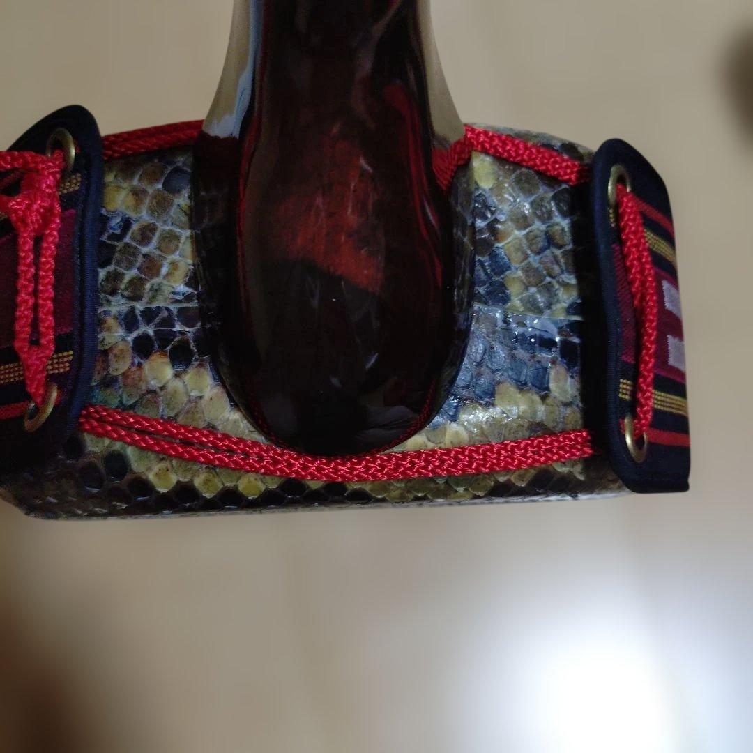 沖縄三線 本蛇皮 強化張 真壁型 爪付 ハードケース付 ウマ（駒） 交換用弦付