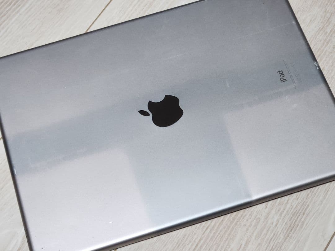 Apple iPad (32GB, シルバー)