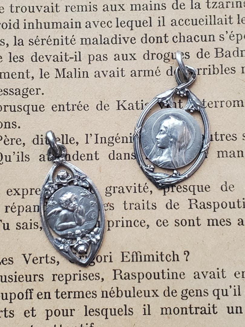 フランスアンティーク 天使と薔薇のシルバーメダイ