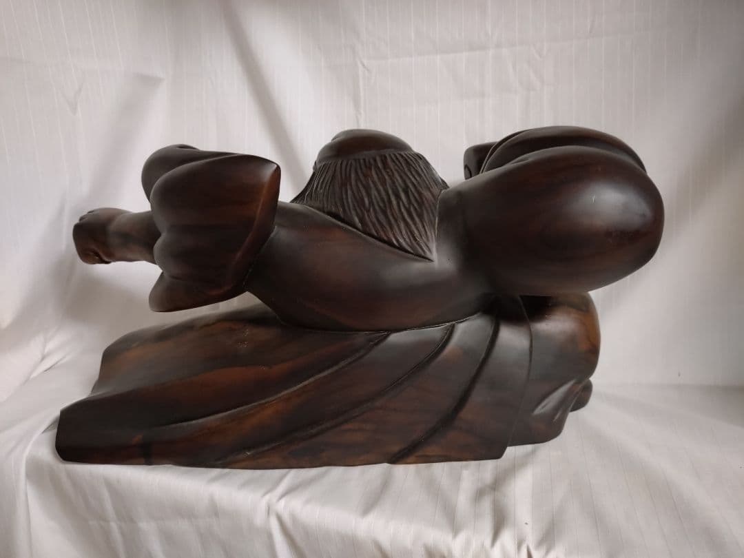 まもる。少林寺拳法木彫達磨（赤檀彫刻）置台付き