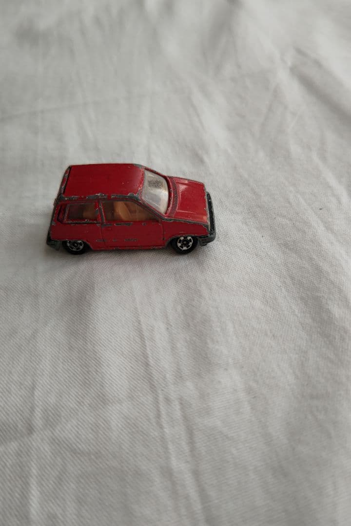 トミカ 赤いミニカー 小型車デザイン