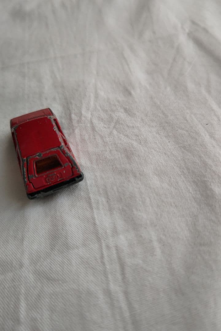 トミカ 赤いミニカー 小型車デザイン