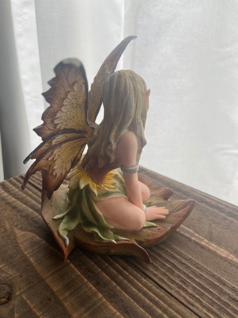 Winged Fairy in Leaf Statue 妖精　Ebros