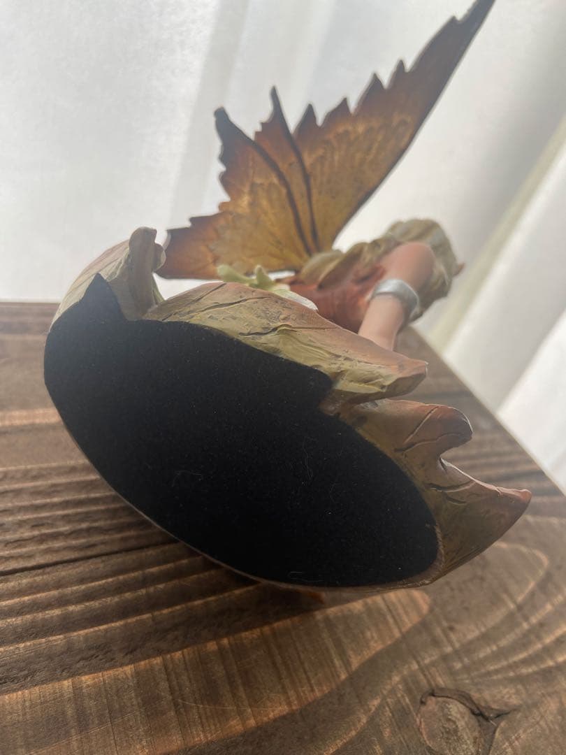 Winged Fairy in Leaf Statue 妖精　Ebros