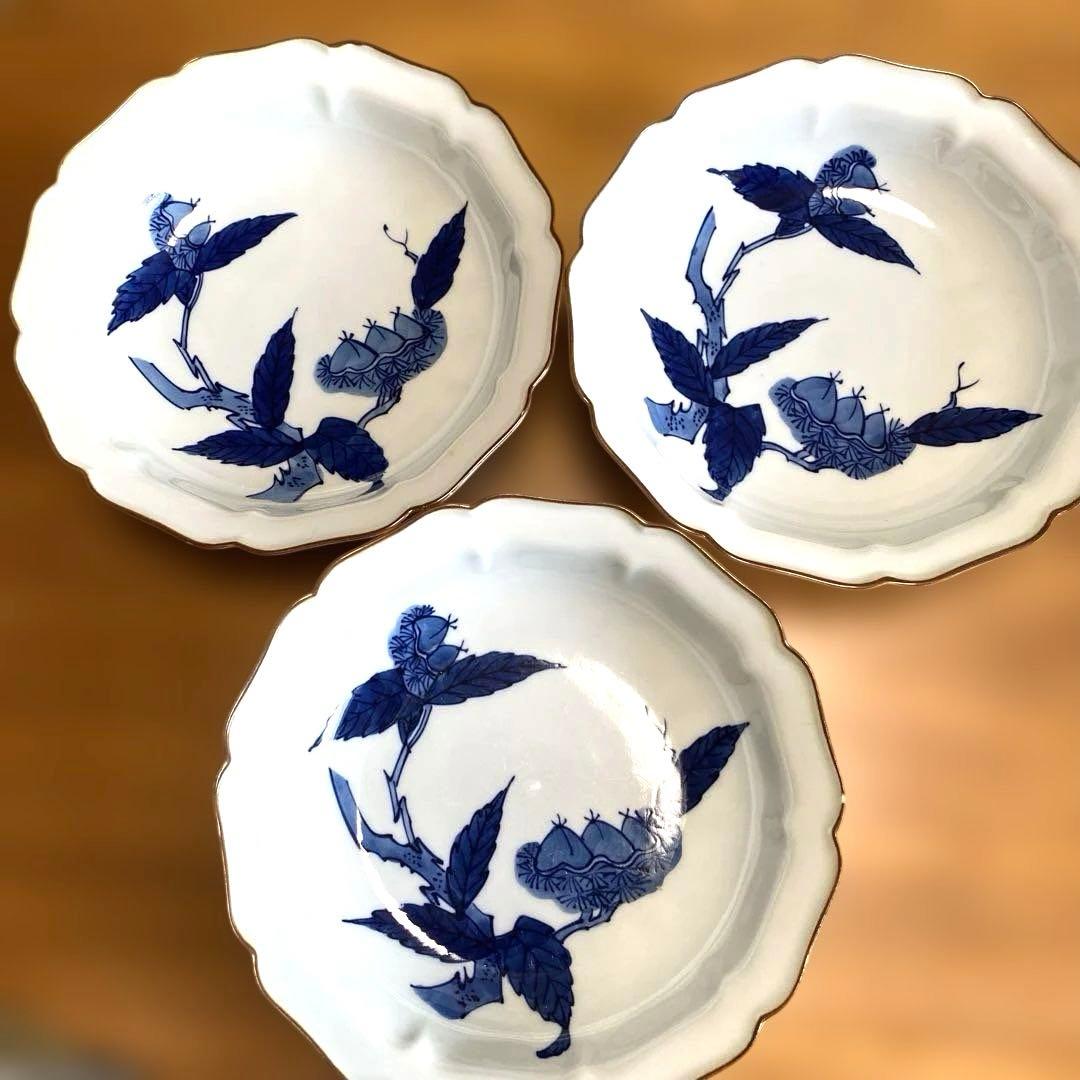 有田焼・源右衛門窯 栗絵柄染め付け 3枚深皿 お値段は2枚分価格です。