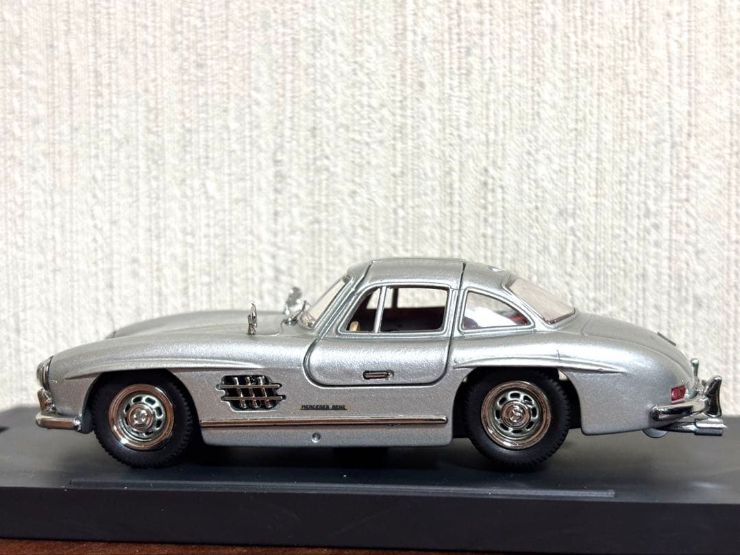 メルセデスベンツ300 SL ガルウィングミニカー 1/43
