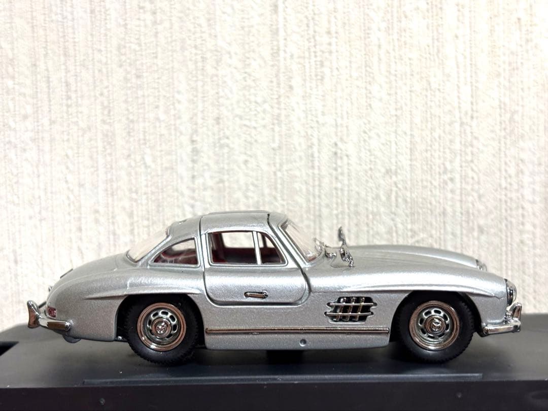 メルセデスベンツ300 SL ガルウィングミニカー 1/43