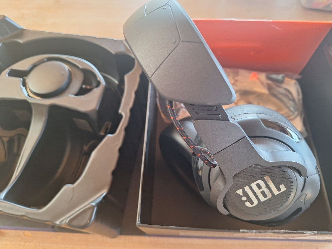 週末特価⭐JBL　ヘッドホン Quantum One ゲーミングヘッドセット