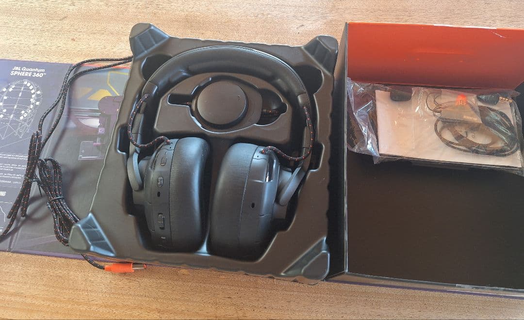 週末特価⭐JBL　ヘッドホン Quantum One ゲーミングヘッドセット