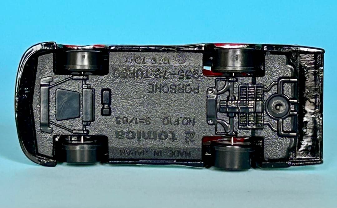 トミカ青箱F10 ポルシェ935-78 ターボ (シールの剥がれ有り)