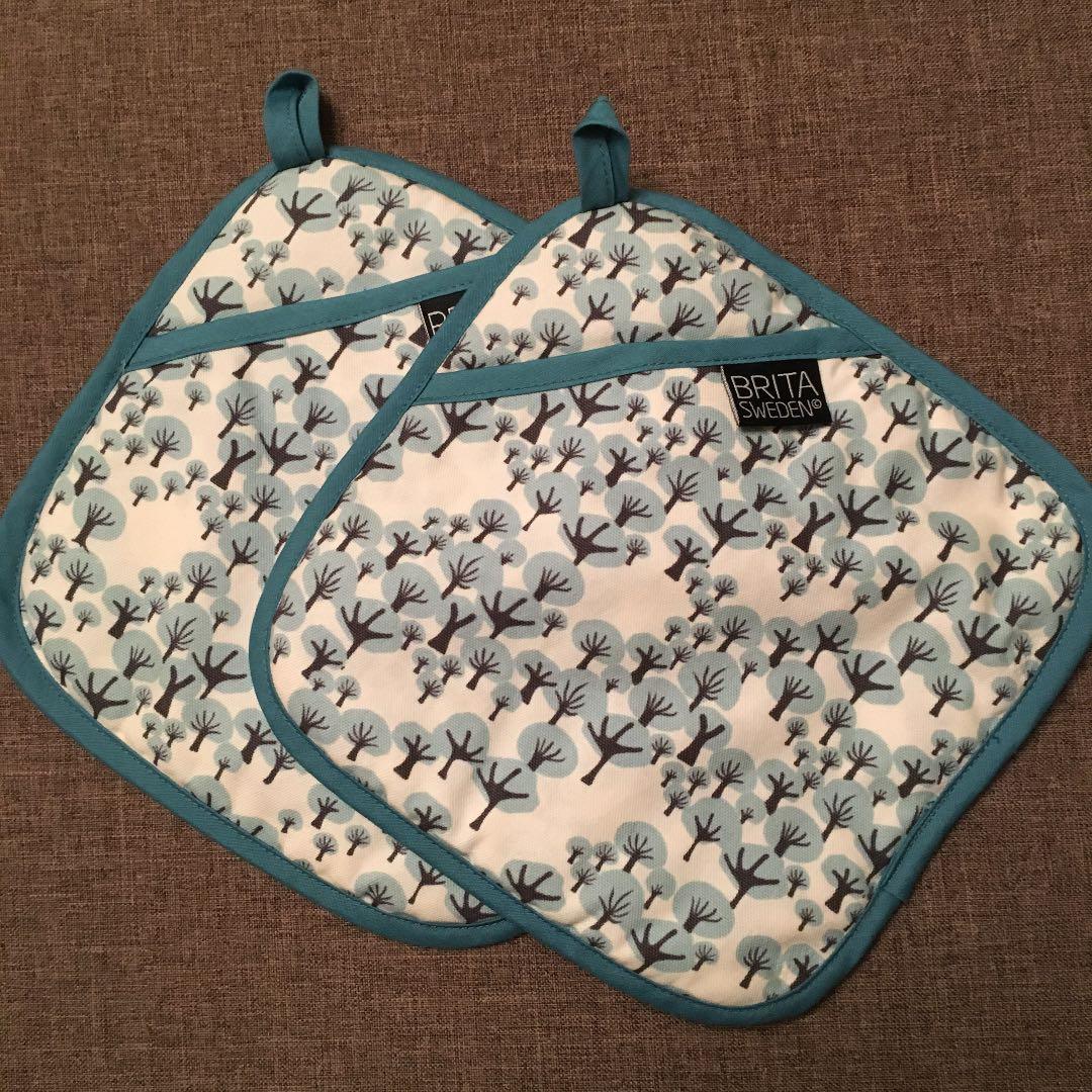 ブリタ ヒルダ柄エプロン、ミトン、鍋つかみセット