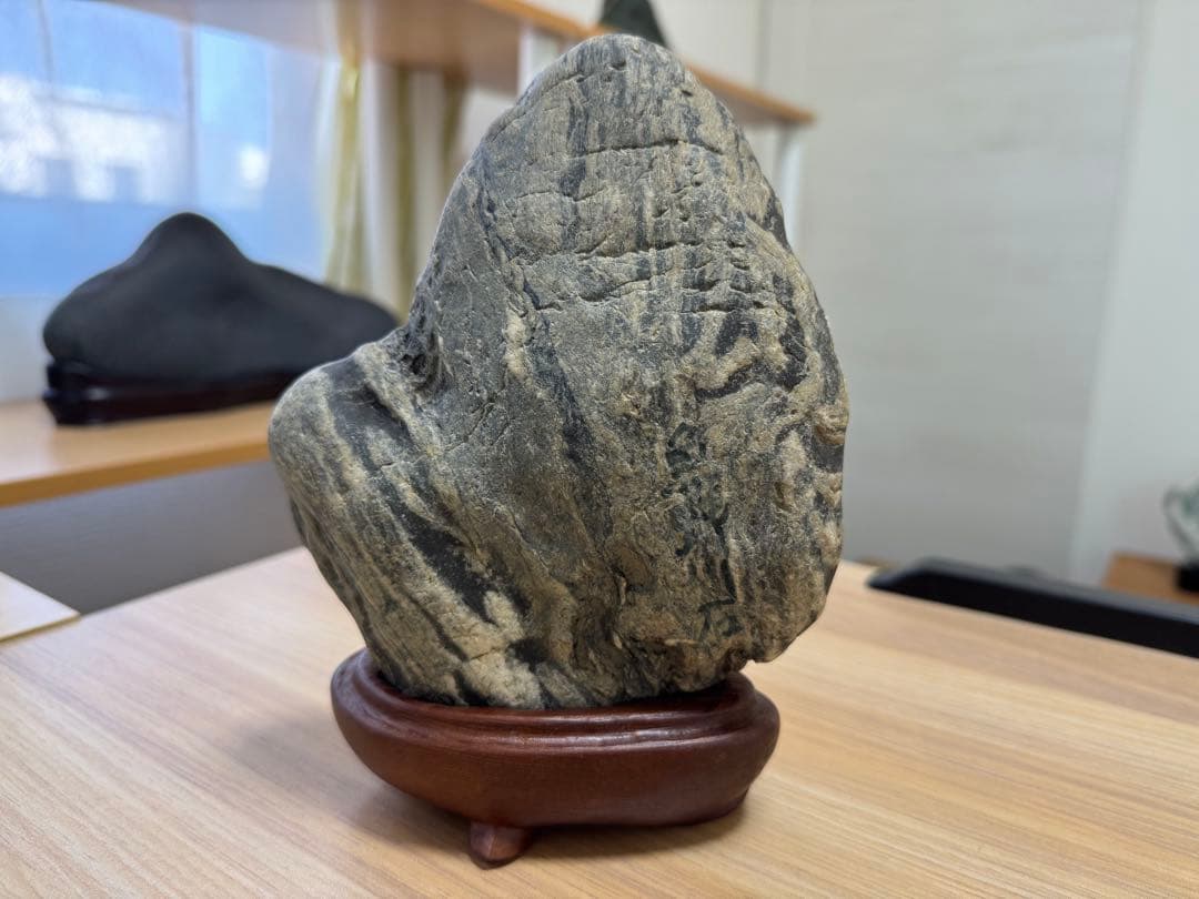 魚野川石 盆石 水石 鑑賞石 天然石 自然石 黒石 魚野川 新潟 木製台座付き