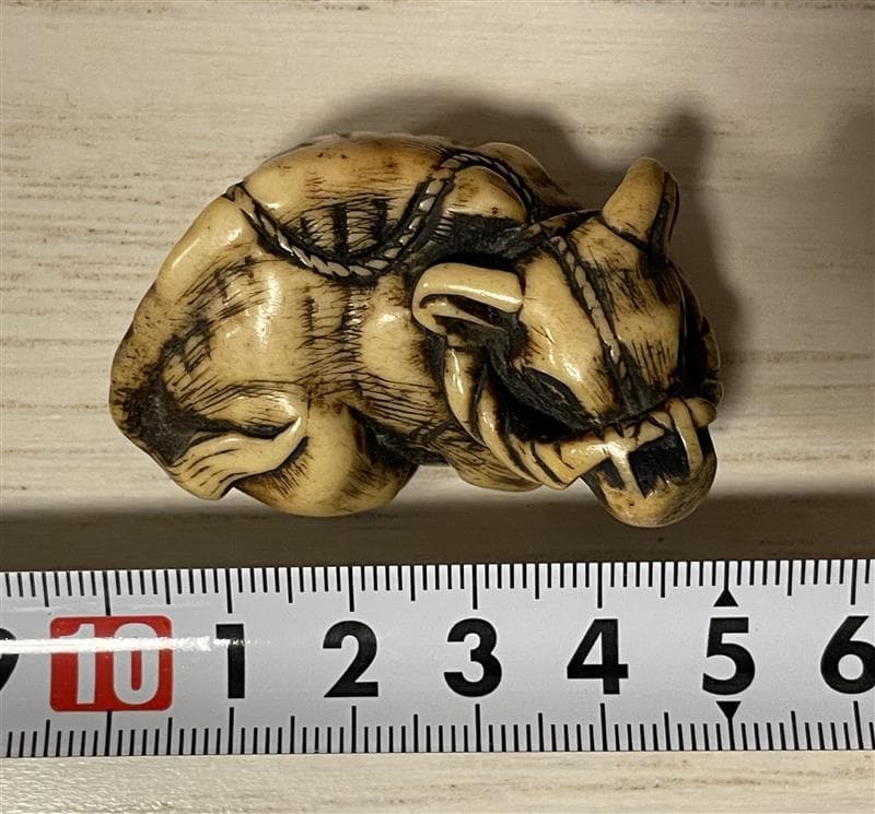 シ*ジ様 牛彫刻　極上根付　天然素材　希少　アンティーク　骨董品
