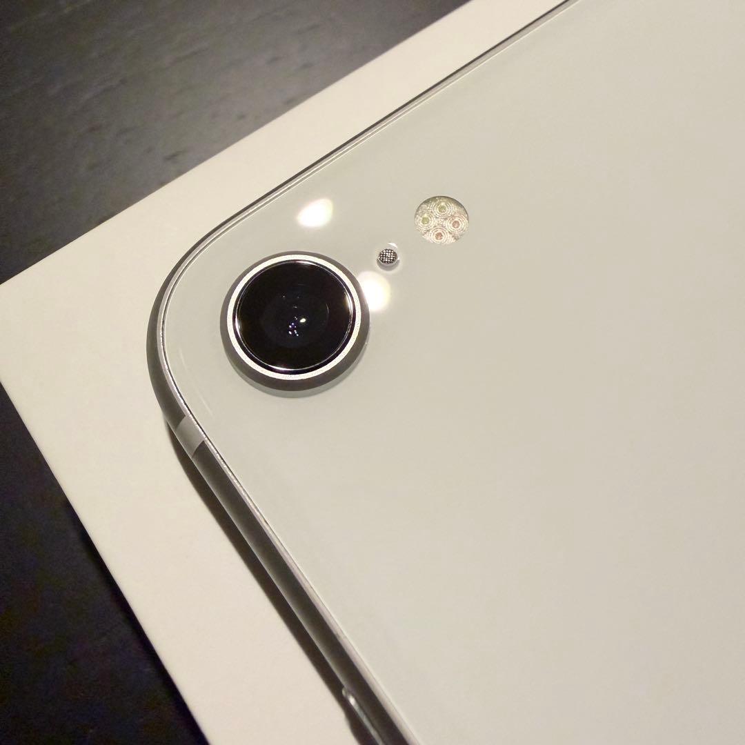 極美品 iPhone SE 第2世代 SE2 SIMフリー 64GB 72%