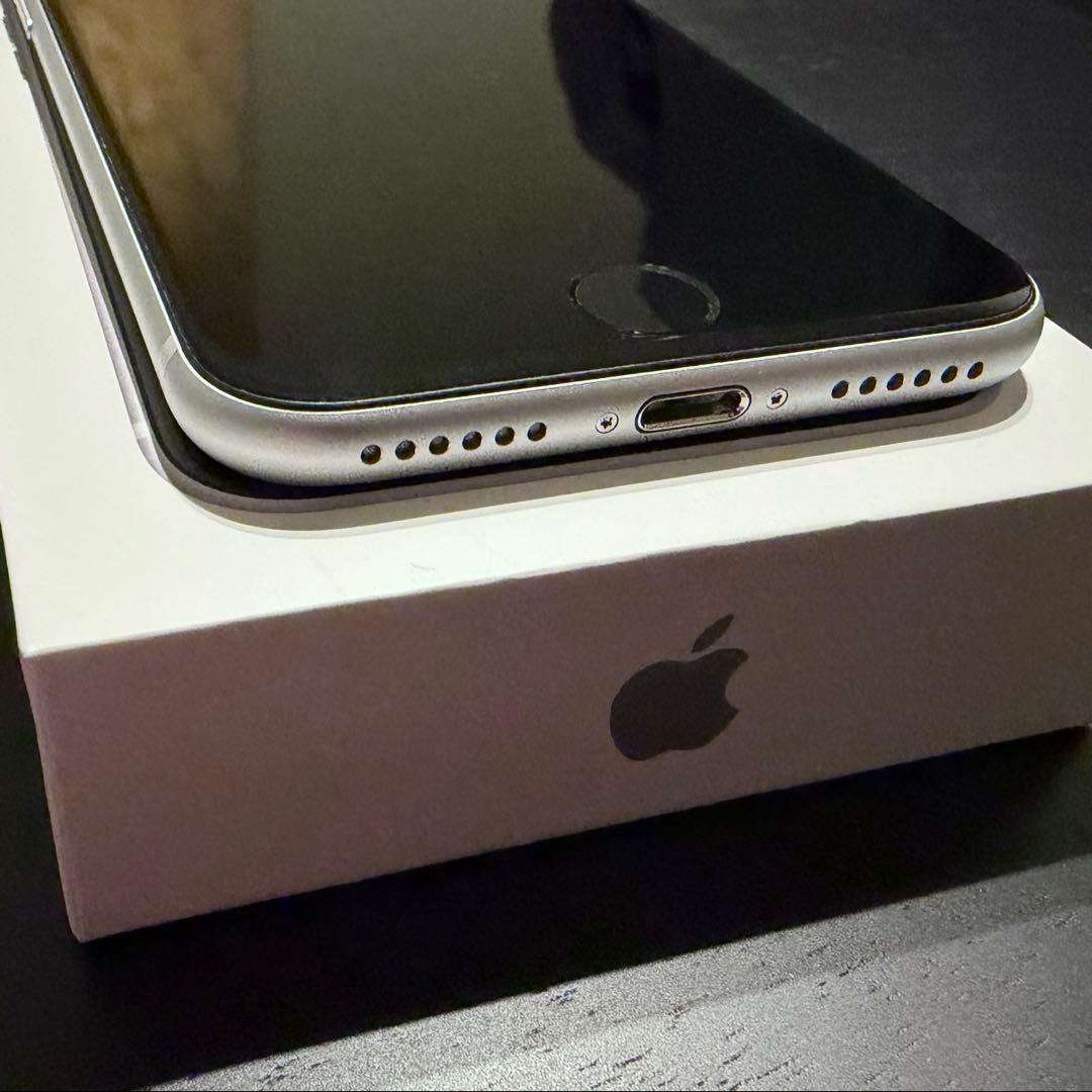極美品 iPhone SE 第2世代 SE2 SIMフリー 64GB 72%