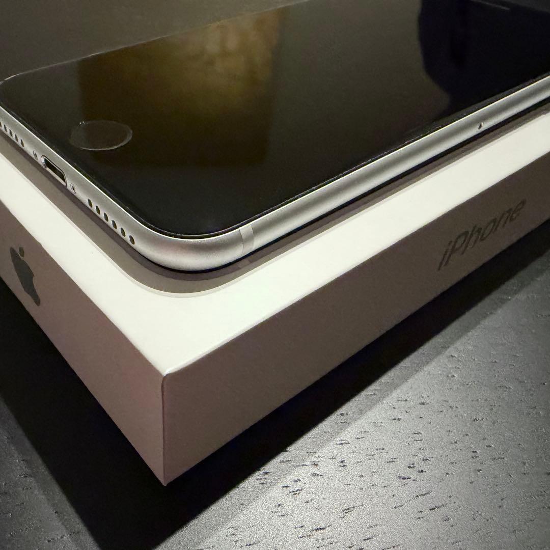 極美品 iPhone SE 第2世代 SE2 SIMフリー 64GB 72%