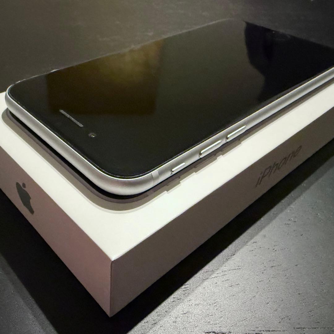 極美品 iPhone SE 第2世代 SE2 SIMフリー 64GB 72%