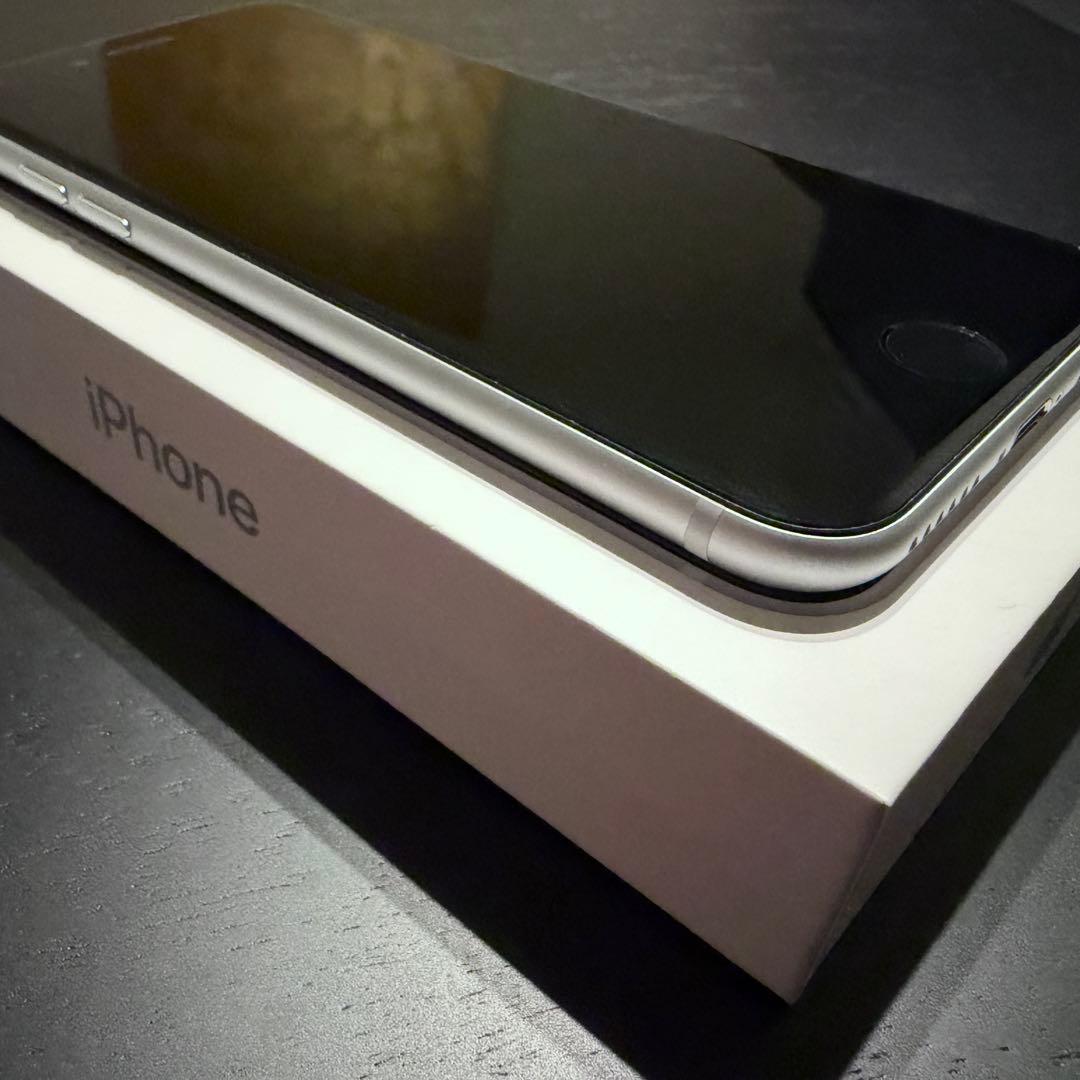極美品 iPhone SE 第2世代 SE2 SIMフリー 64GB 72%