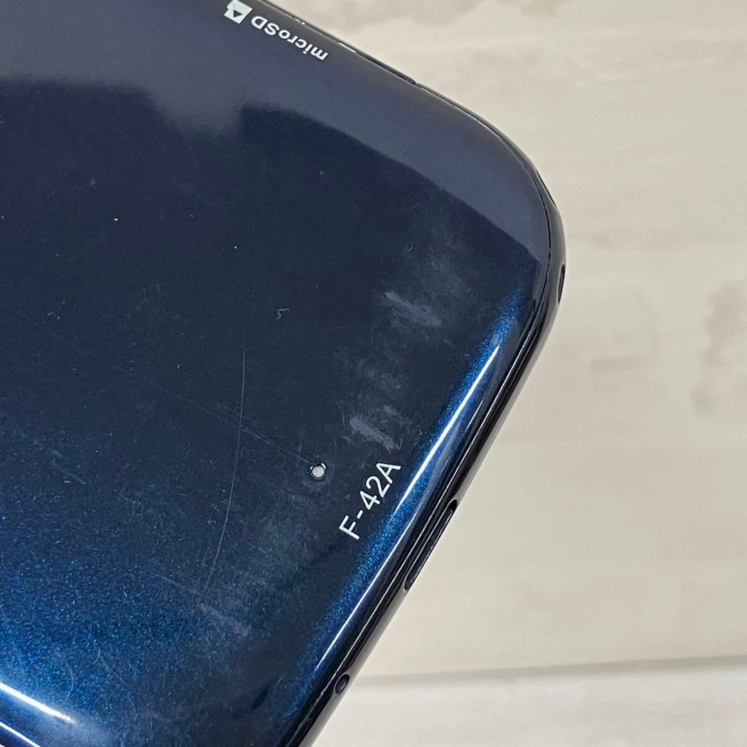 NTT　docomo　らくらくスマートフォン　 F-42A ダークブルー