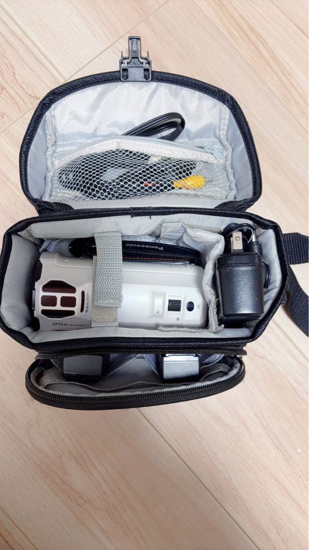 パナソニック 4Kビデオカメラ/交換バッテリー2個／別売りケースつき