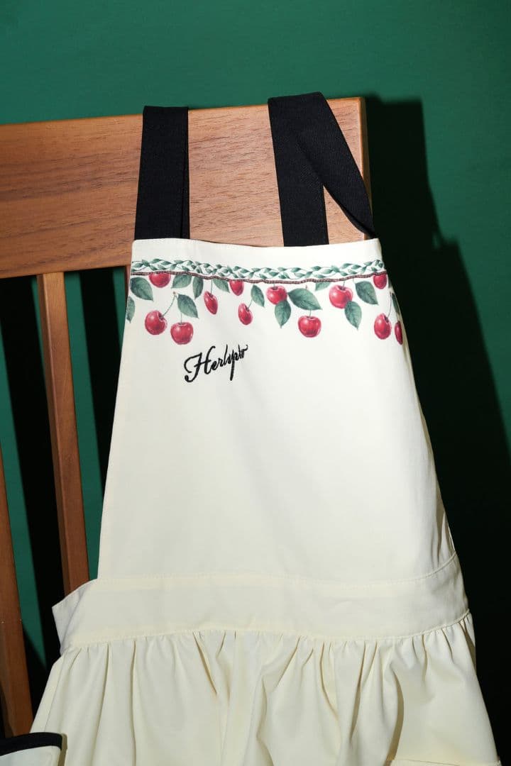 新品未使用Herlipto Cherry Apron Set エプロン・シュシュ