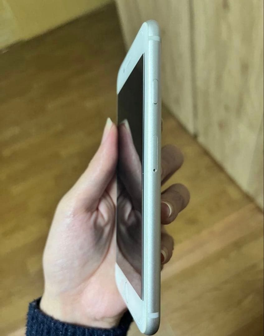 Apple iPhone8 SIMロックなし　最大バッテリー76%