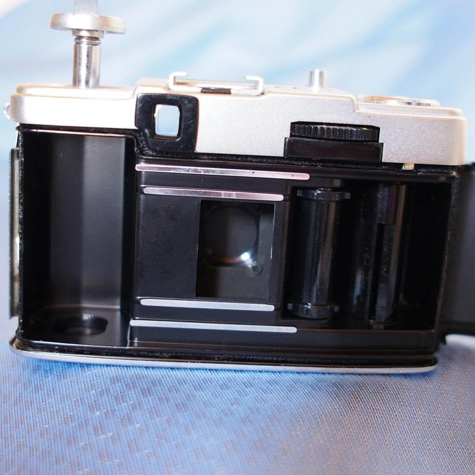 ドレスアップ【OLYMPUS PEN EE-2】\"Paul Smith\" 整備済