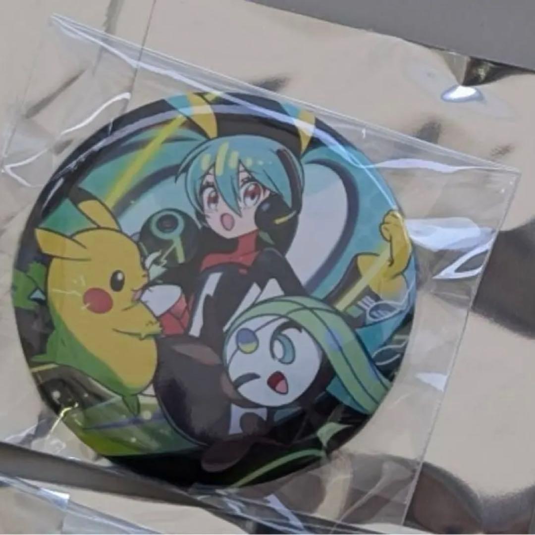 ポケミク 缶バッジ メインビジュアル