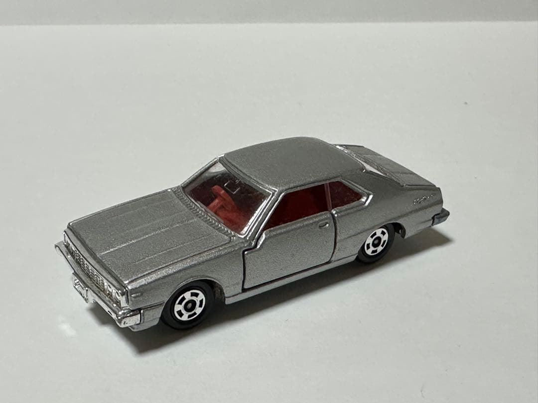 日本製トミカ　61 日産 スカイライン 2000GT-E-S シルバー