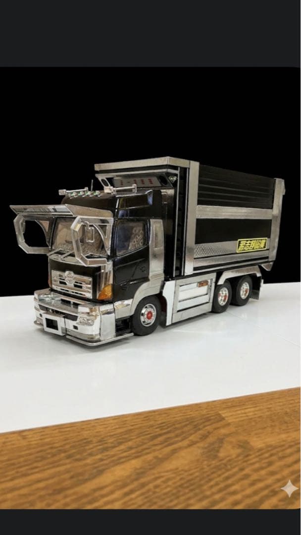 デコトラ、プロフィアデカ箱ダンプ1／32完成品