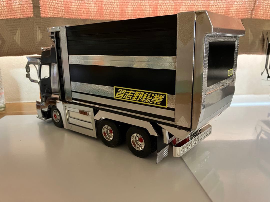 デコトラ、プロフィアデカ箱ダンプ1／32完成品