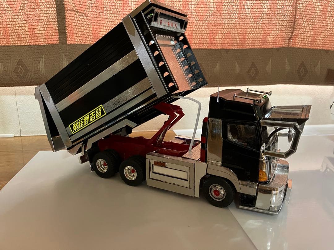 デコトラ、プロフィアデカ箱ダンプ1／32完成品