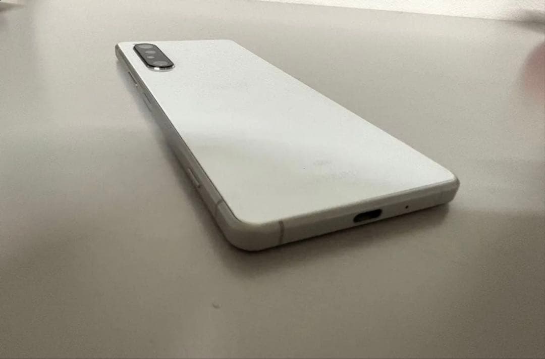 携帯電話本体 SONY XPERIA SOG01