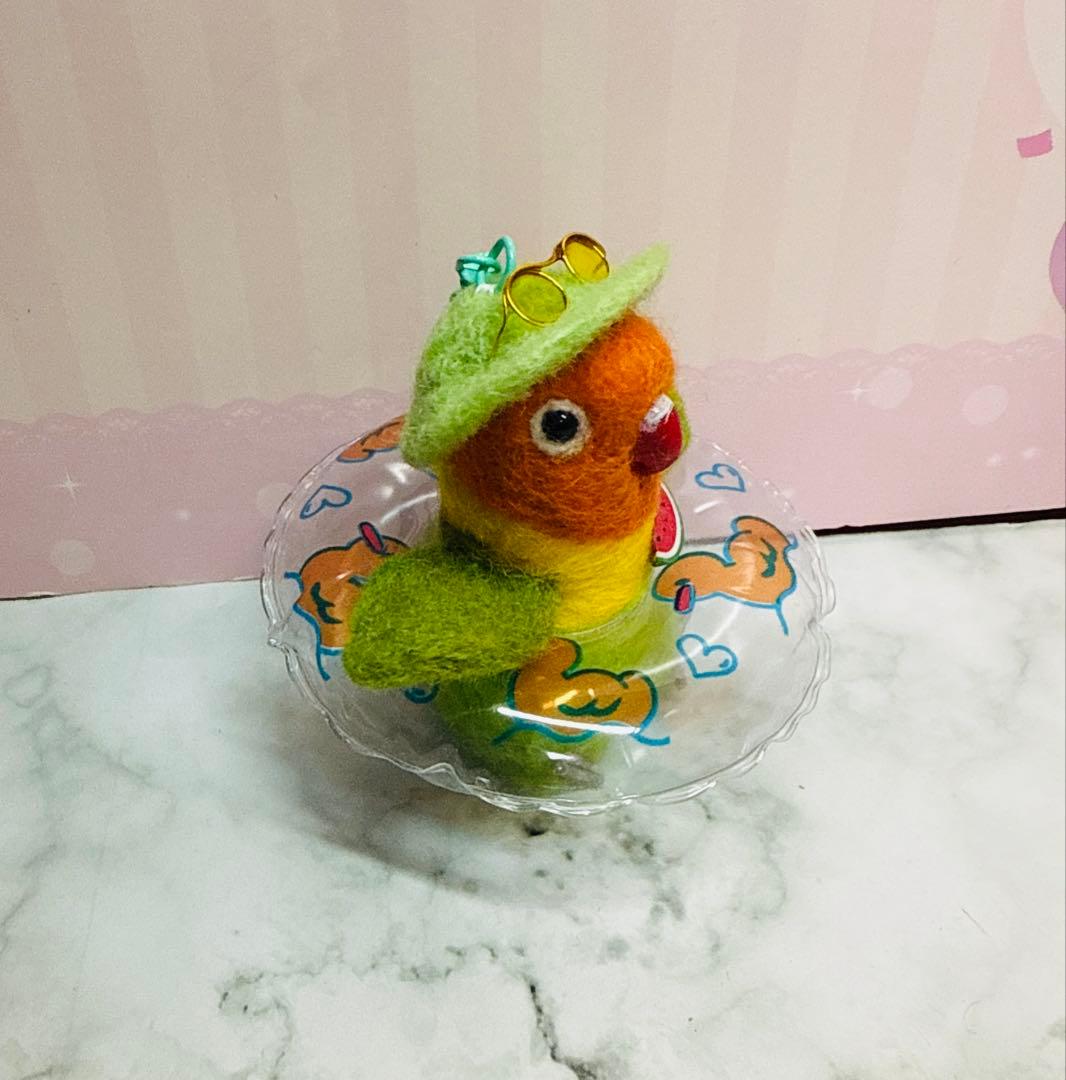 専用ページ　夏　羊毛フェルト　ボタンインコキーホルダー　オーダー品　鳥