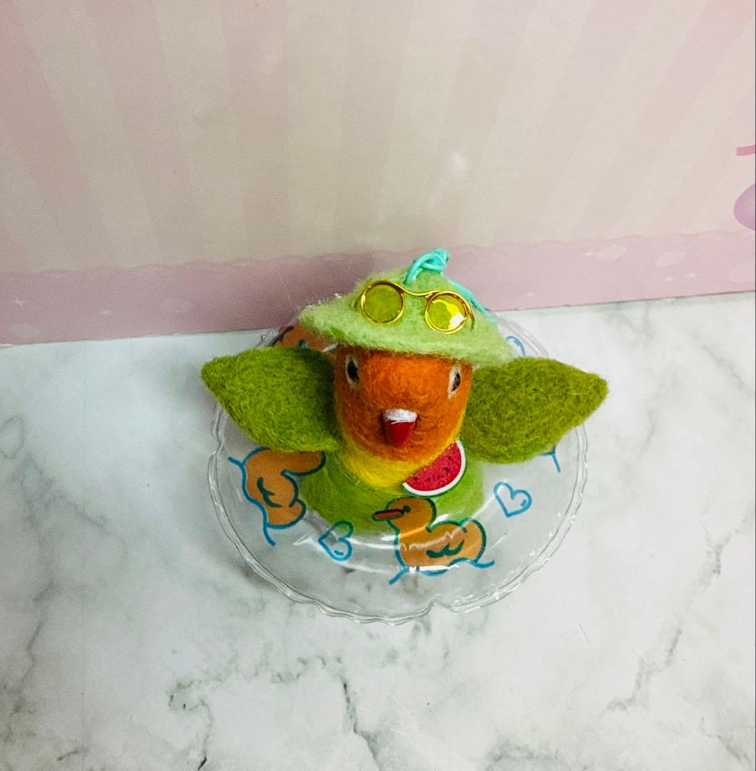 専用ページ　夏　羊毛フェルト　ボタンインコキーホルダー　オーダー品　鳥