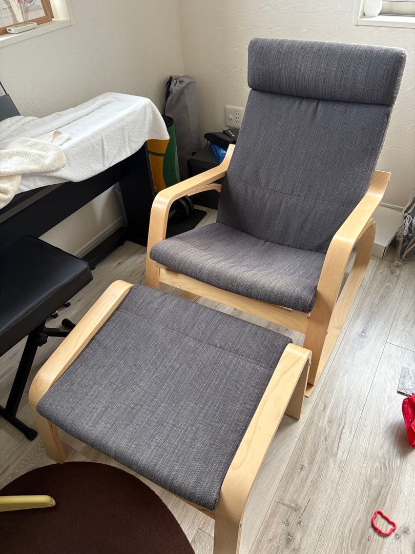 ポエング ロッキングチェア　グレー オットマン付き