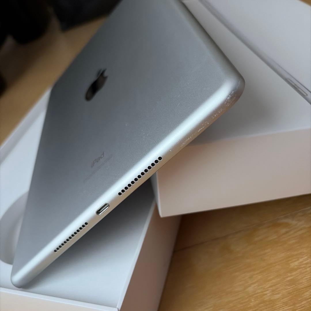 Apple iPad シルバー 本体　第7世代　美品　Wi-Fiモデル