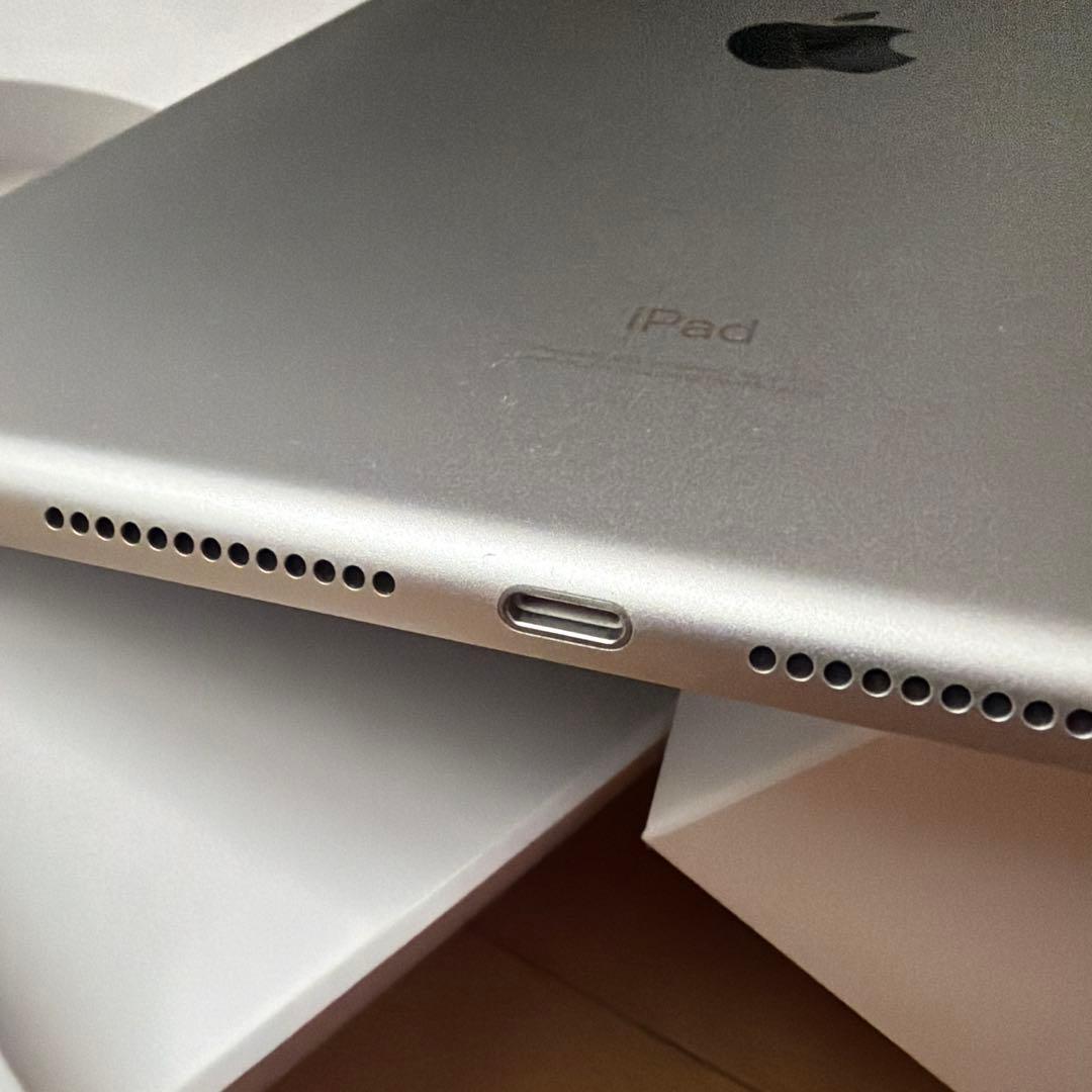 Apple iPad シルバー 本体　第7世代　美品　Wi-Fiモデル
