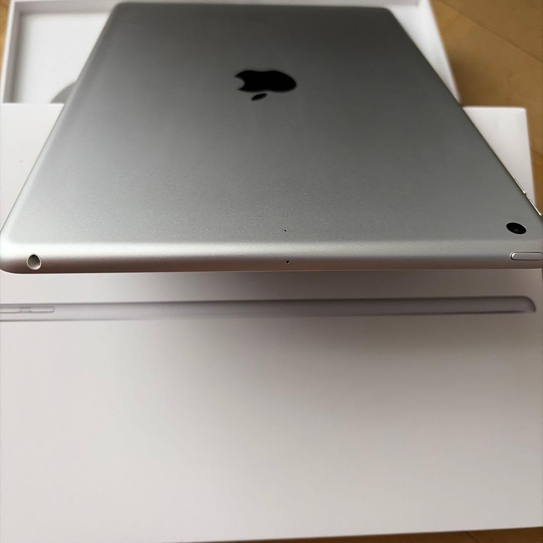 Apple iPad シルバー 本体　第7世代　美品　Wi-Fiモデル