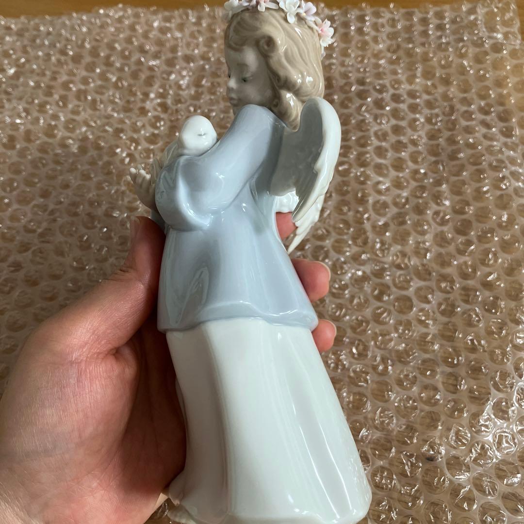 リヤドロ うさぎを抱く天使